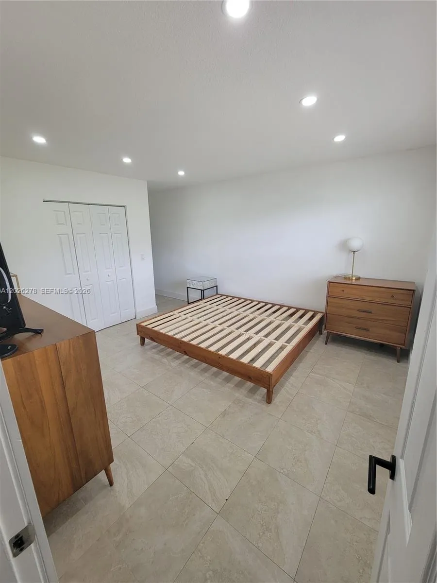 1052 SW 79th Ave #. Miami, FL 33144