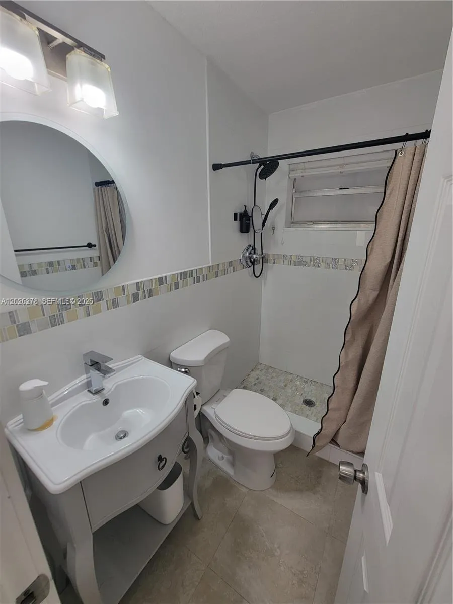 1052 SW 79th Ave #. Miami, FL 33144