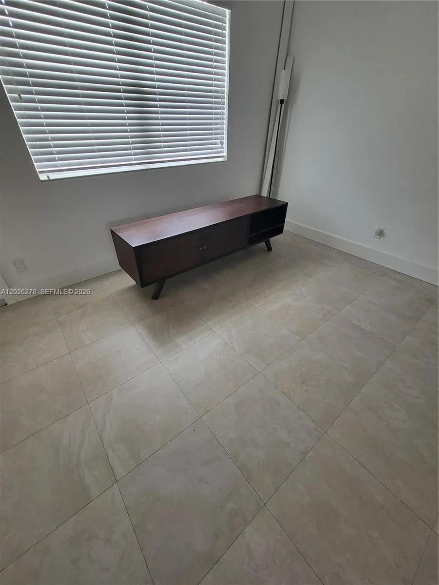 1052 SW 79th Ave #. Miami, FL 33144