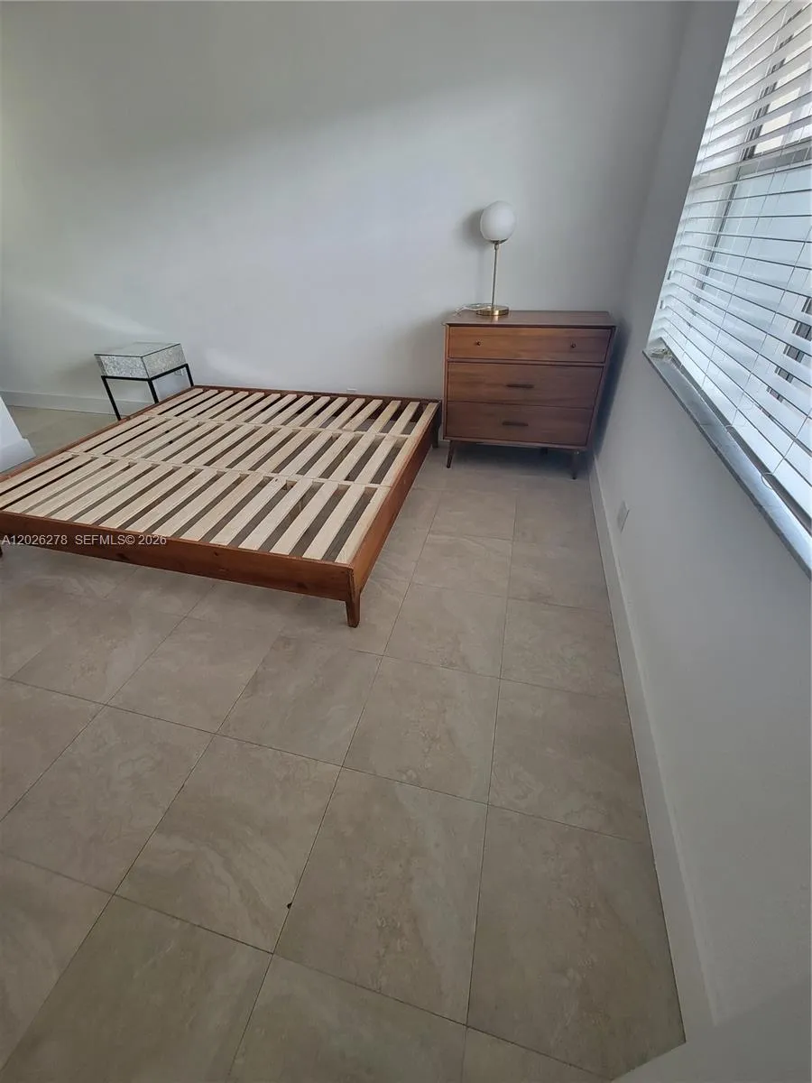 1052 SW 79th Ave #. Miami, FL 33144