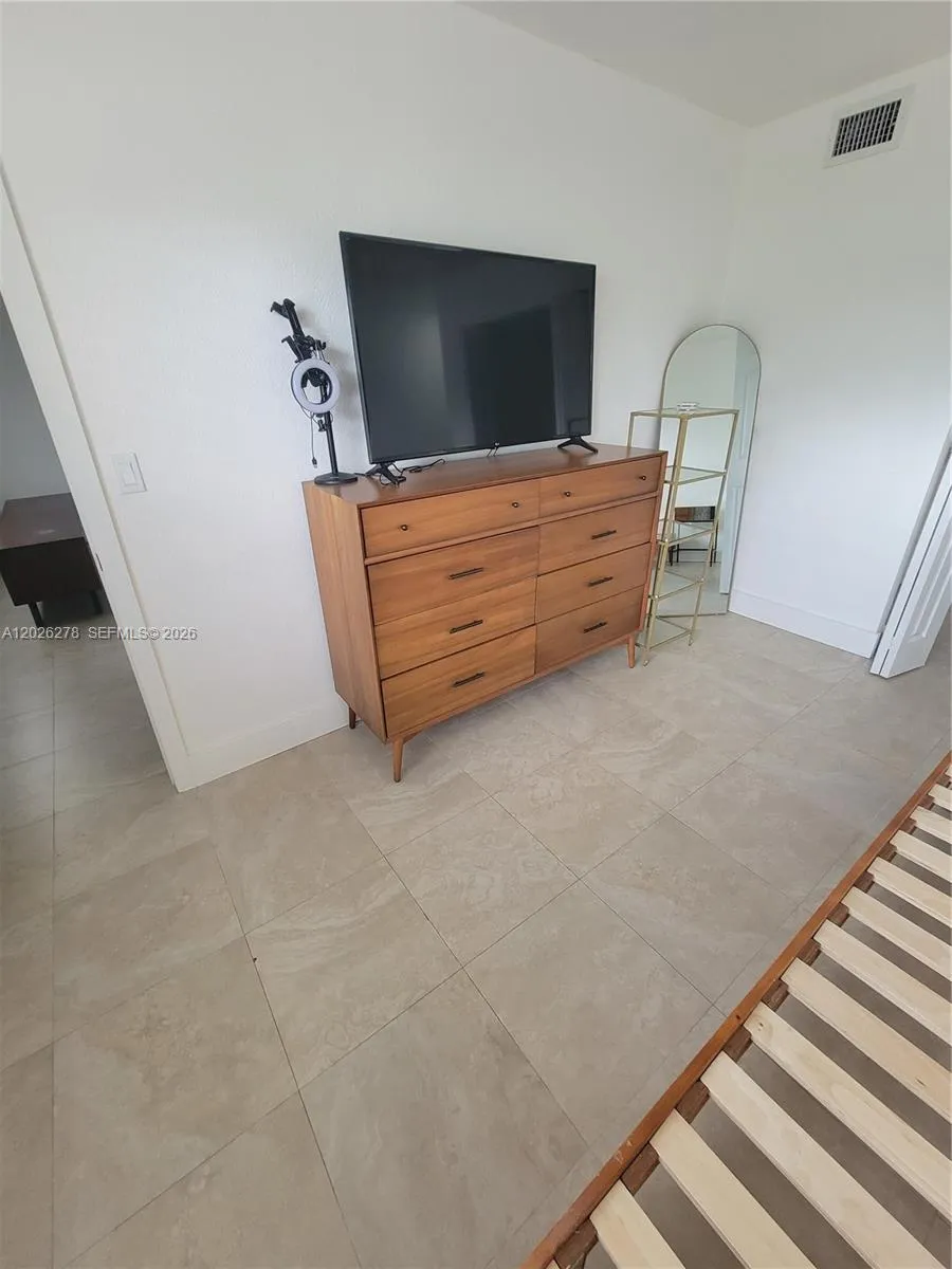 1052 SW 79th Ave #. Miami, FL 33144