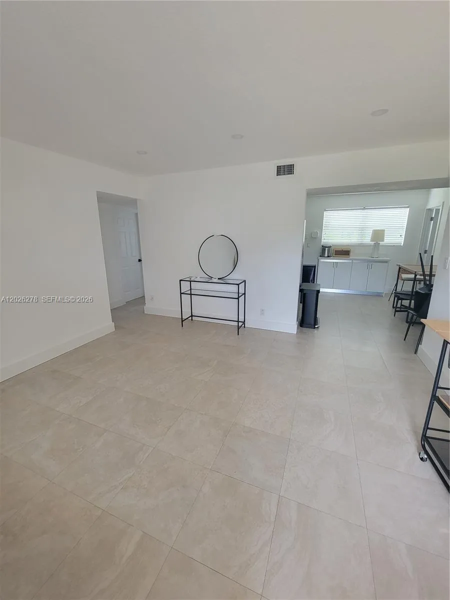1052 SW 79th Ave #. Miami, FL 33144