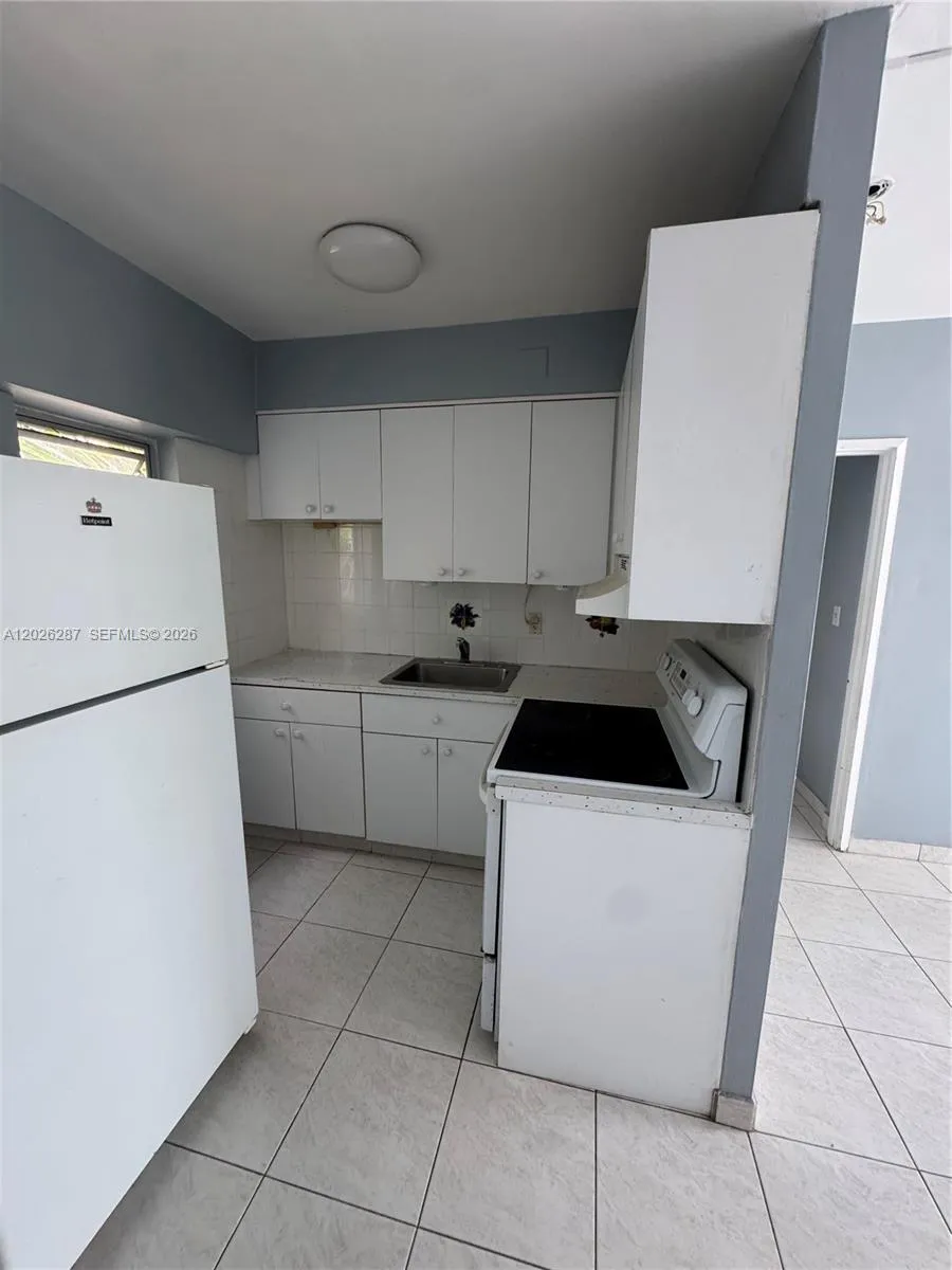 10281 E Bay Harbor Dr #A6 Bay Harbor Islands, FL 33154