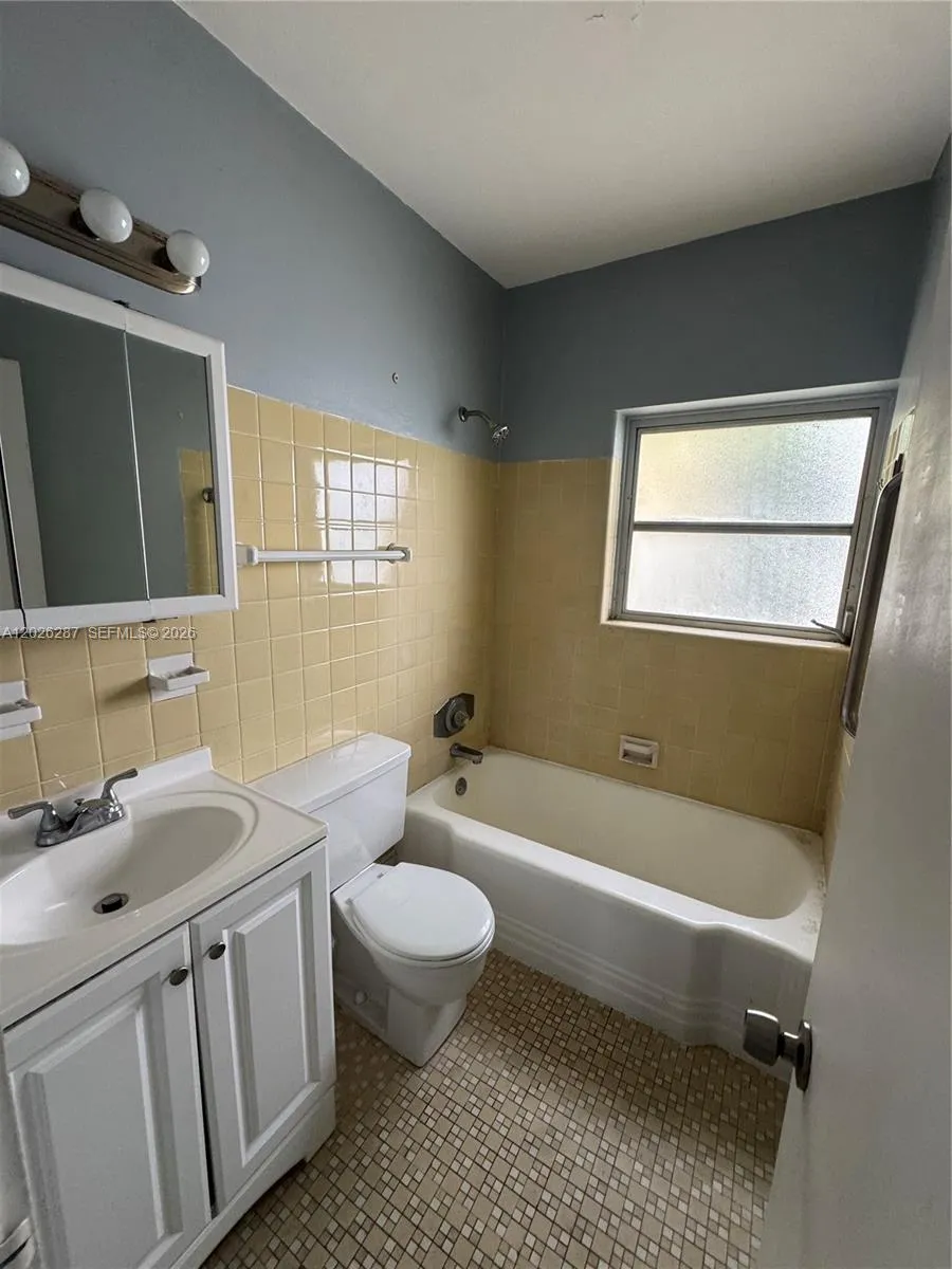 10281 E Bay Harbor Dr #A6 Bay Harbor Islands, FL 33154