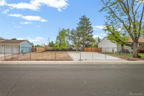 1860 S Truckee Way