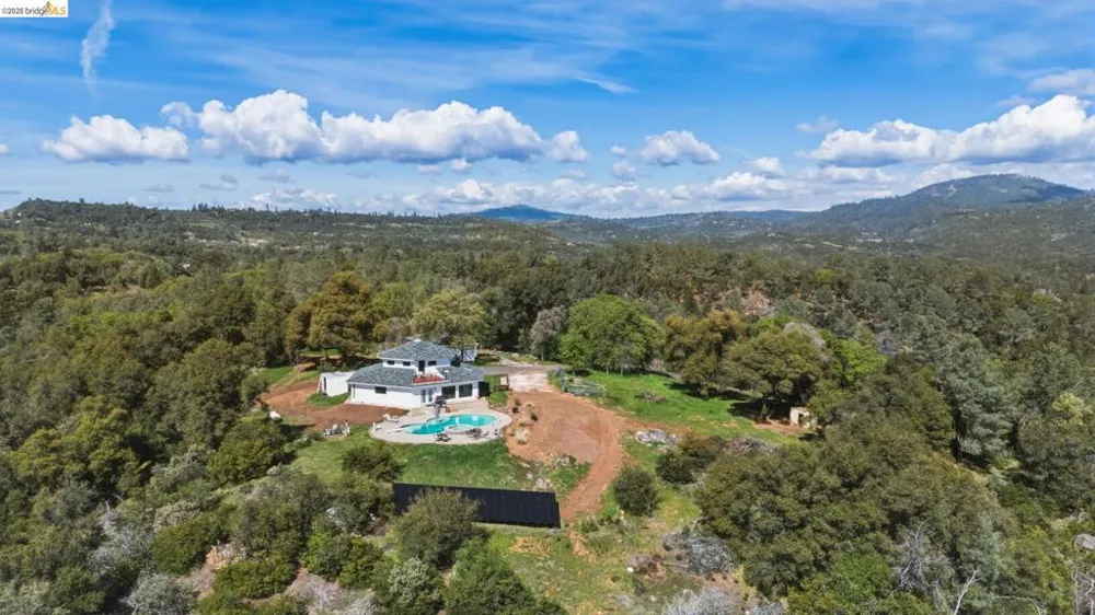 18344 Zeni Ln Tuolumne, CA 95379