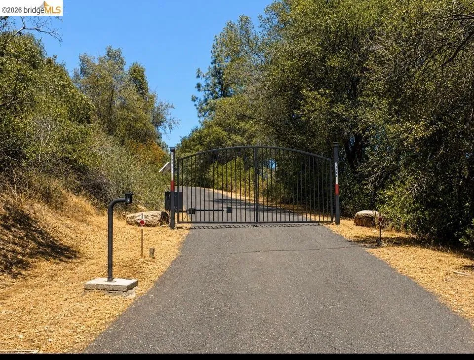 18344 Zeni Ln Tuolumne, CA 95379