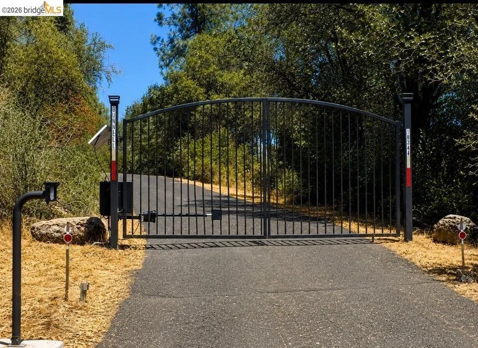 18344 Zeni Ln Tuolumne, CA 95379