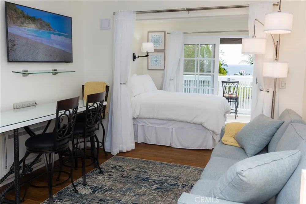 464 Bent Street #C Laguna Beach, CA 92651