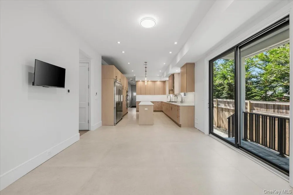 8 Sealy Drive Lawrence, NY 11559