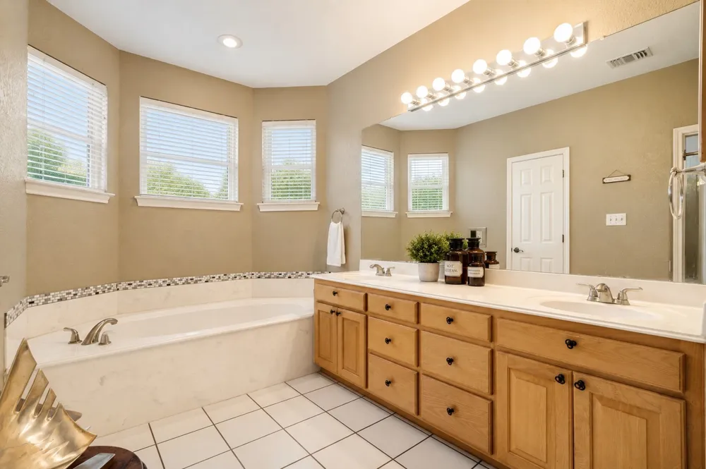 350 Castle Harbour Drive Graford, TX 76449