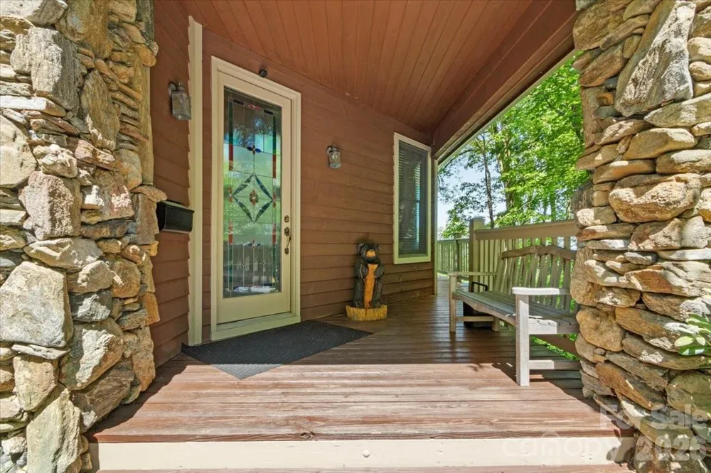 15 Ivy Point Lane Burnsville, NC 28714