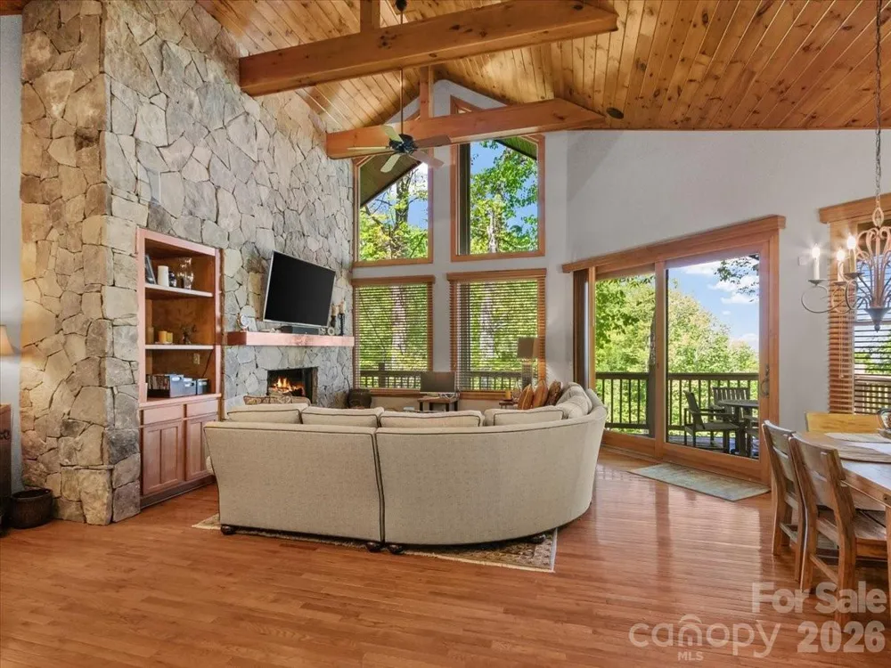 15 Ivy Point Lane Burnsville, NC 28714