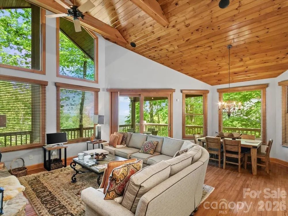 15 Ivy Point Lane Burnsville, NC 28714