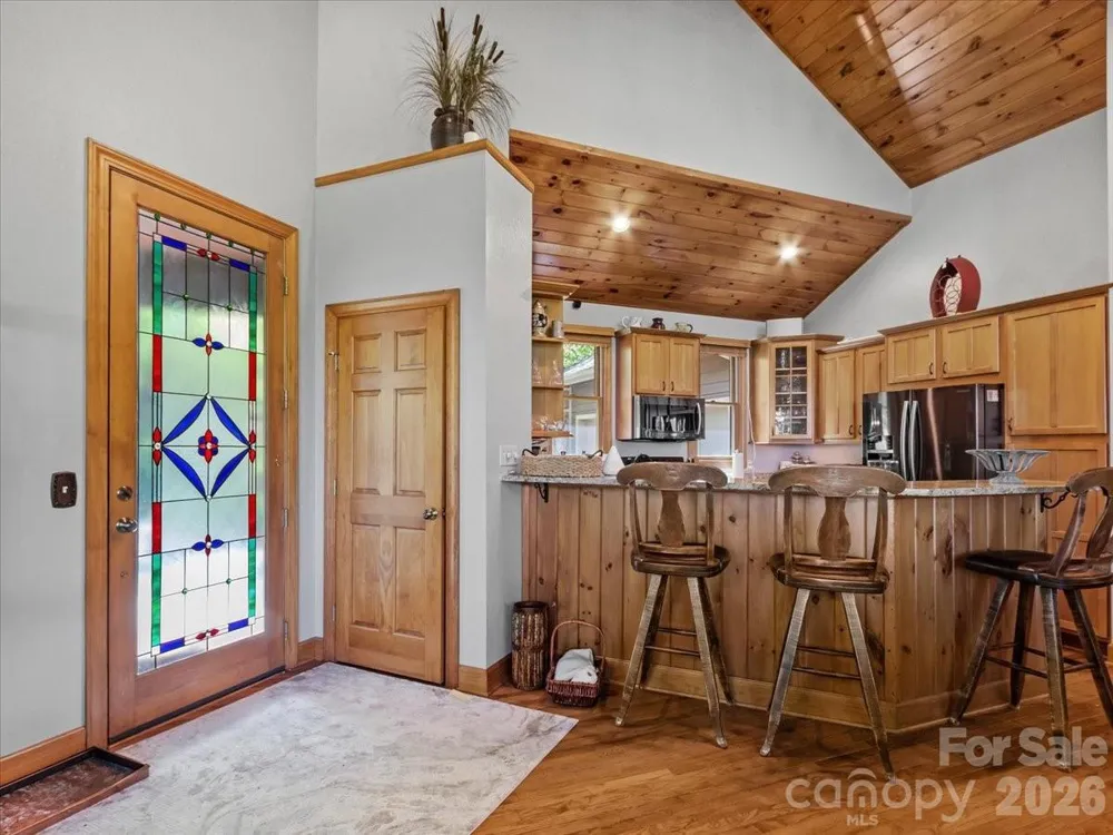 15 Ivy Point Lane Burnsville, NC 28714