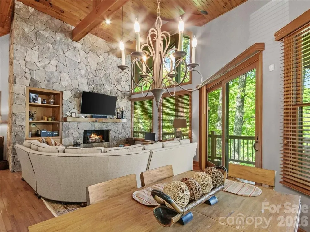 15 Ivy Point Lane Burnsville, NC 28714