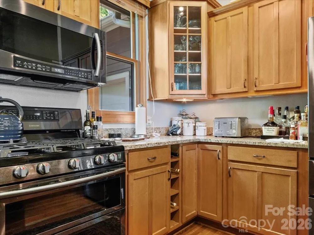 15 Ivy Point Lane Burnsville, NC 28714