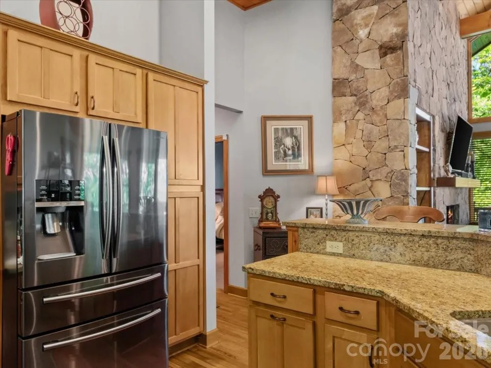 15 Ivy Point Lane Burnsville, NC 28714