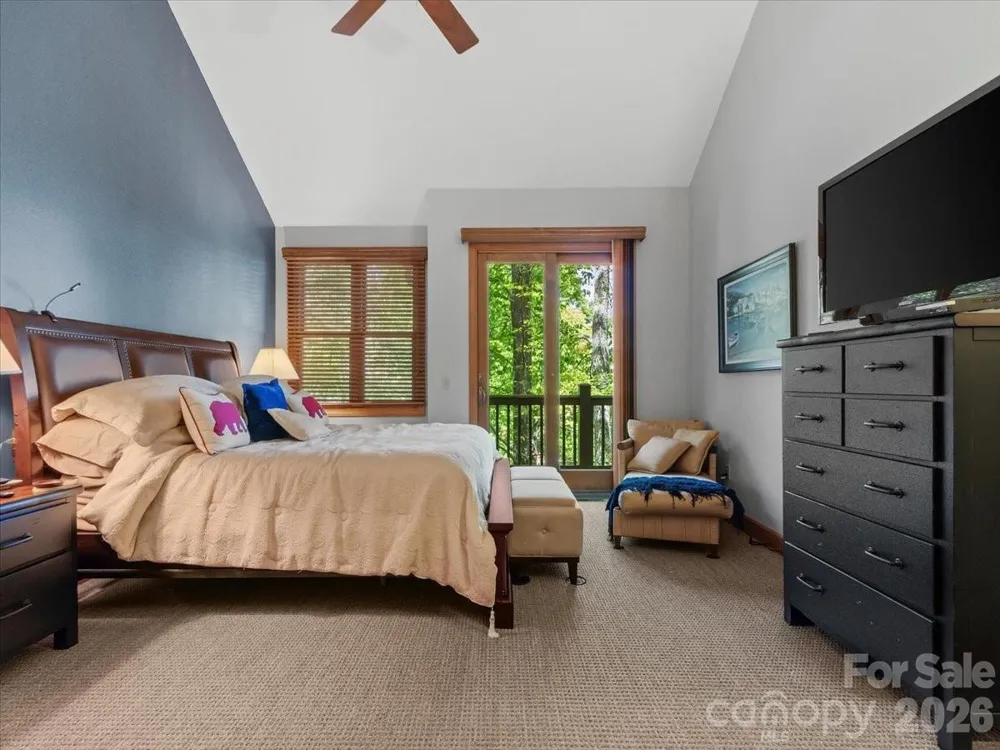 15 Ivy Point Lane Burnsville, NC 28714