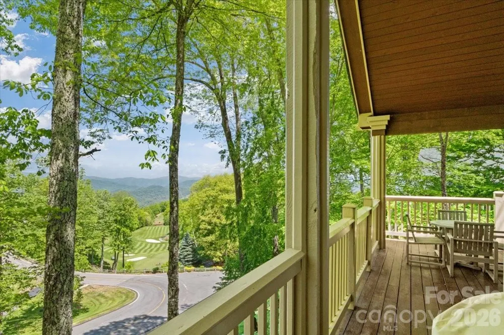 15 Ivy Point Lane Burnsville, NC 28714
