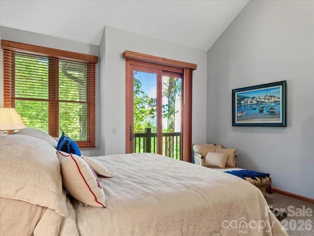 15 Ivy Point Lane Burnsville, NC 28714