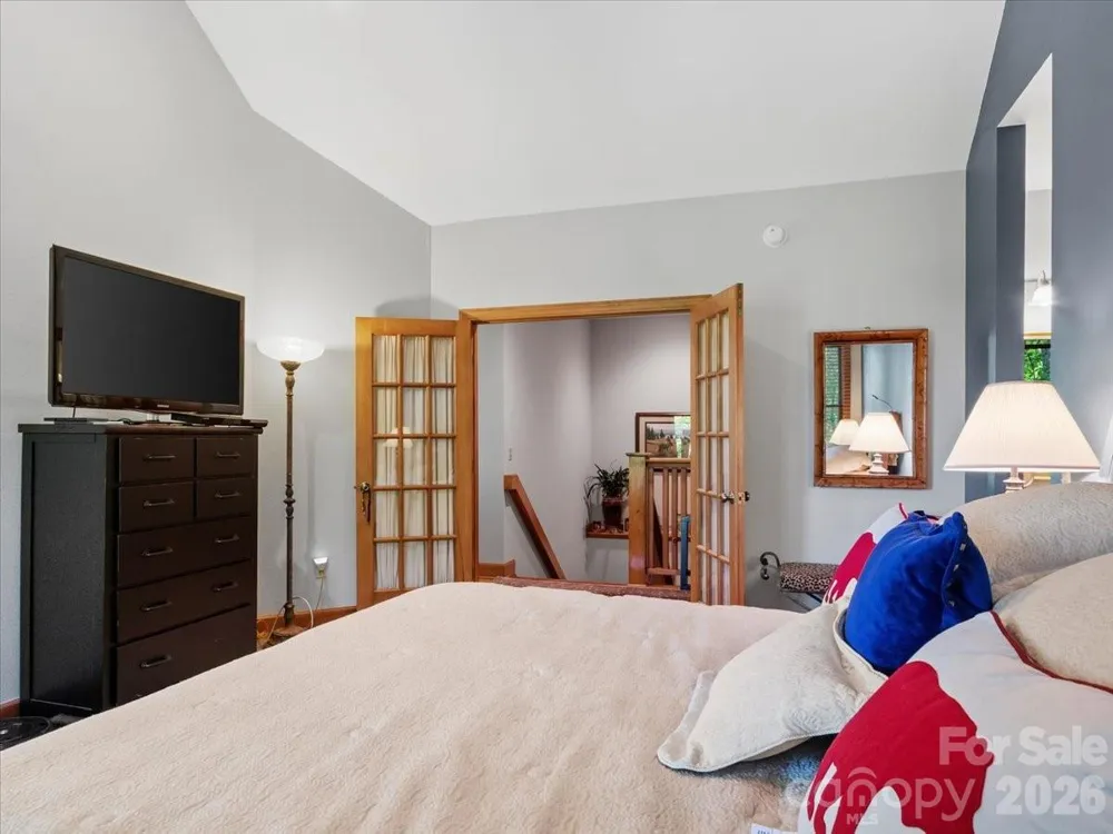 15 Ivy Point Lane Burnsville, NC 28714