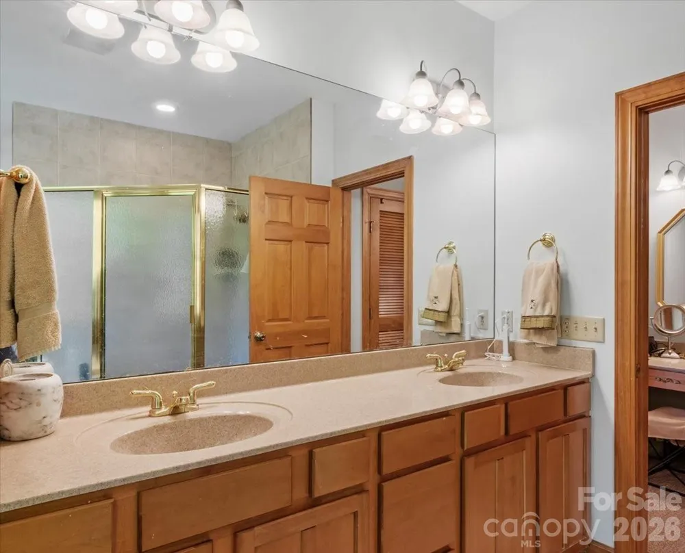 15 Ivy Point Lane Burnsville, NC 28714