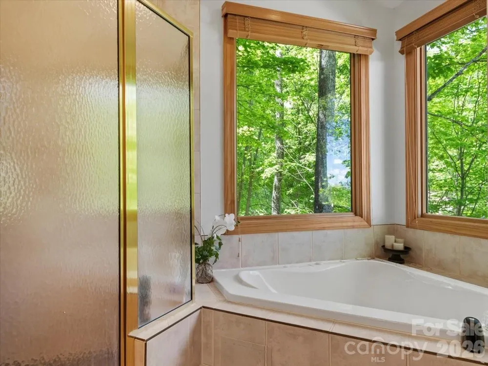 15 Ivy Point Lane Burnsville, NC 28714