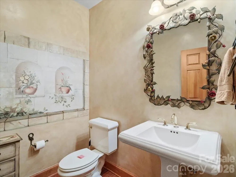 15 Ivy Point Lane Burnsville, NC 28714