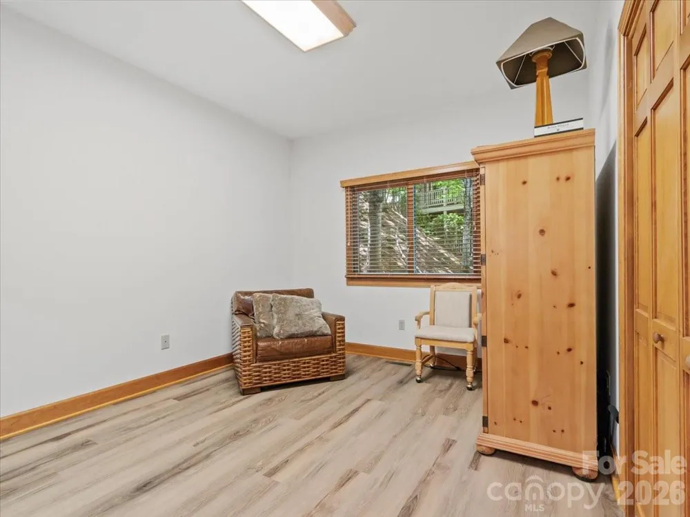 15 Ivy Point Lane Burnsville, NC 28714