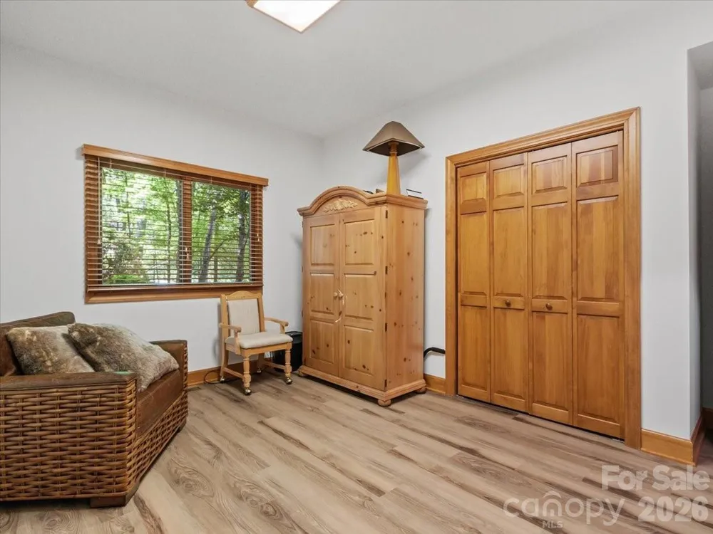 15 Ivy Point Lane Burnsville, NC 28714