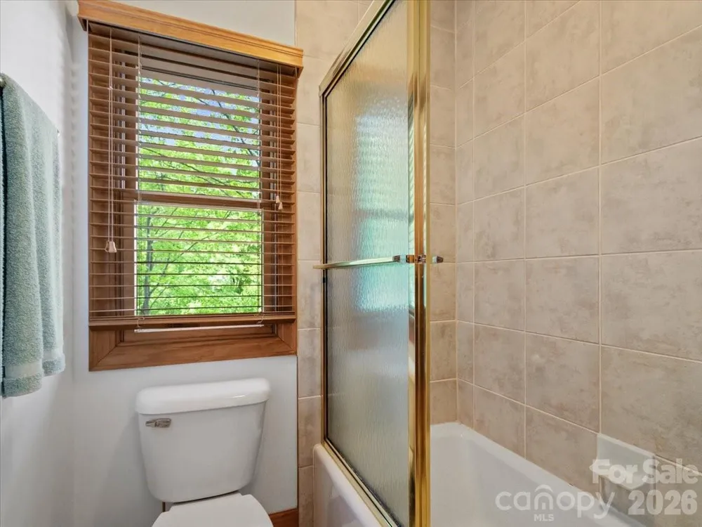 15 Ivy Point Lane Burnsville, NC 28714