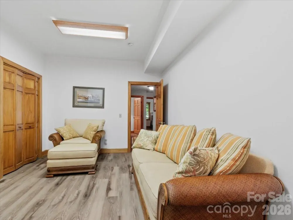 15 Ivy Point Lane Burnsville, NC 28714