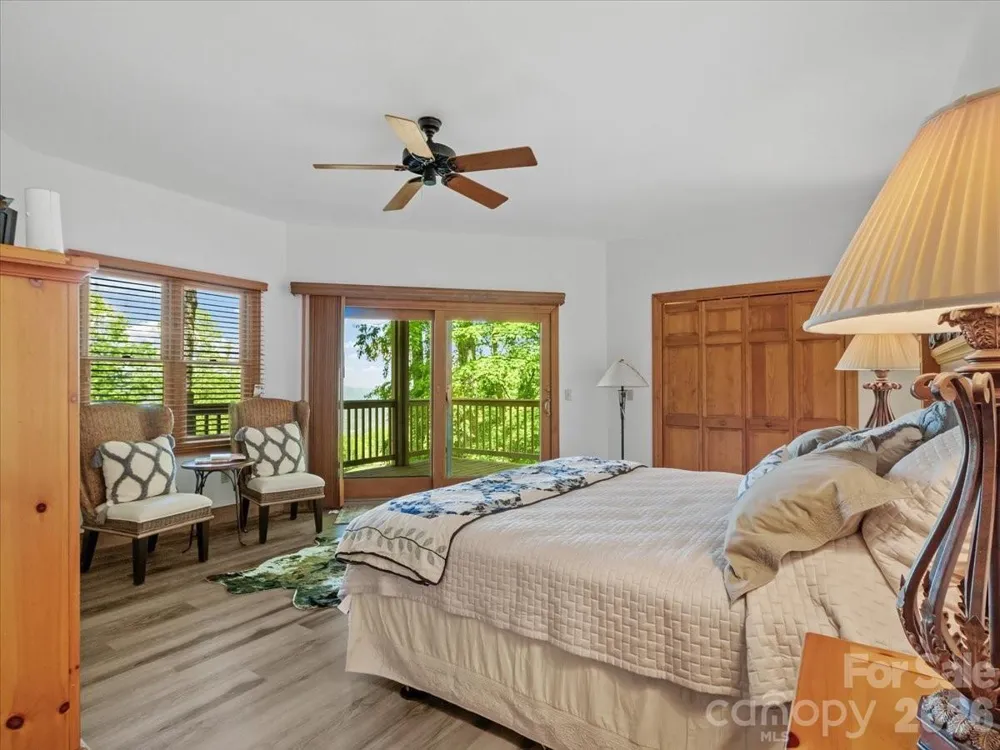15 Ivy Point Lane Burnsville, NC 28714