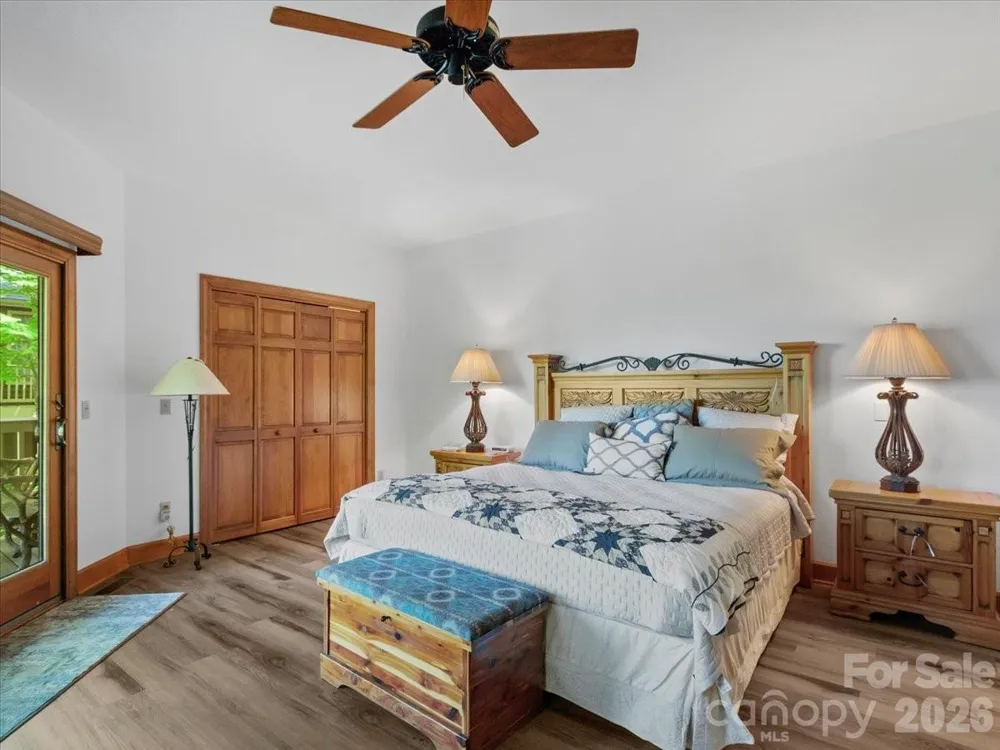 15 Ivy Point Lane Burnsville, NC 28714