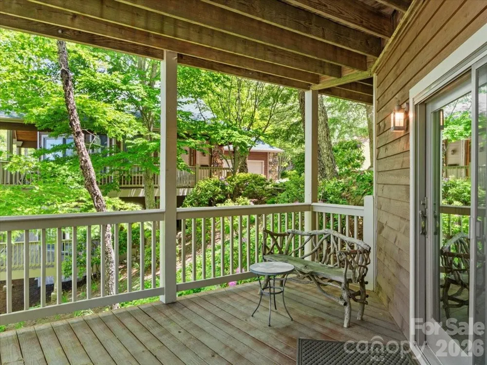 15 Ivy Point Lane Burnsville, NC 28714