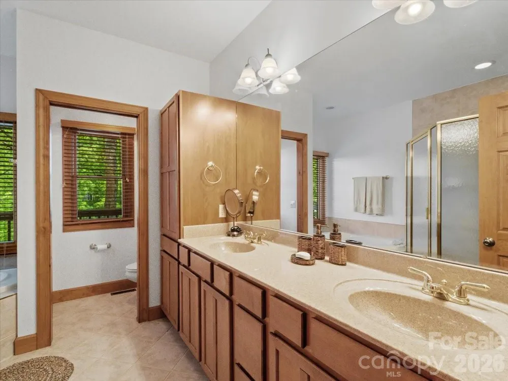 15 Ivy Point Lane Burnsville, NC 28714