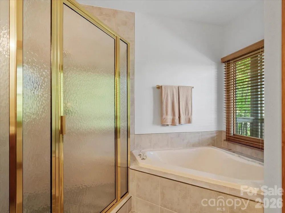 15 Ivy Point Lane Burnsville, NC 28714