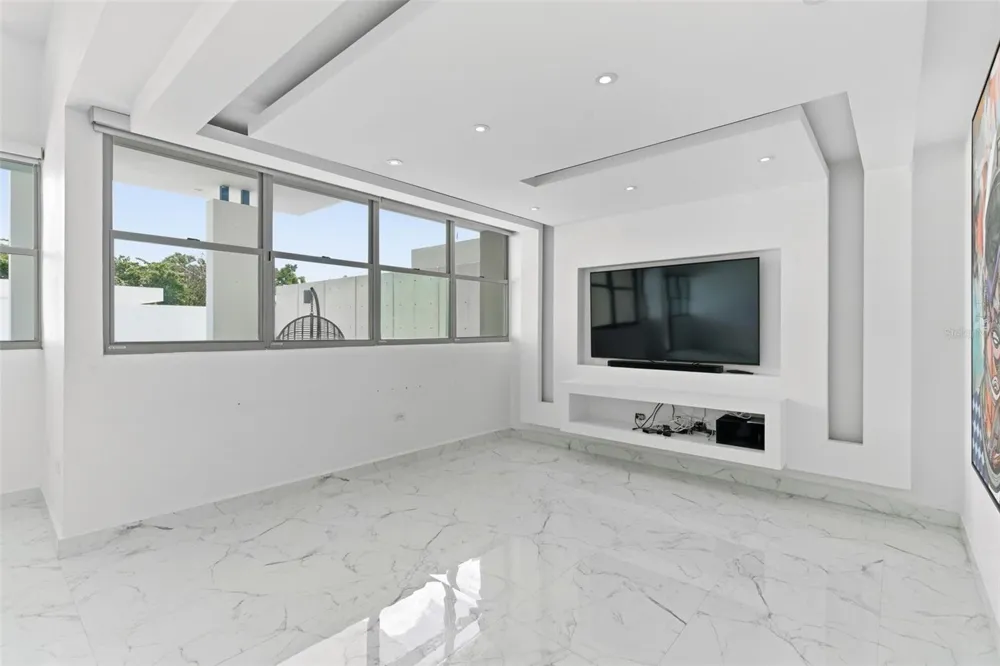 MONTECIELO LYRA ST. Guaynabo, PR 00971