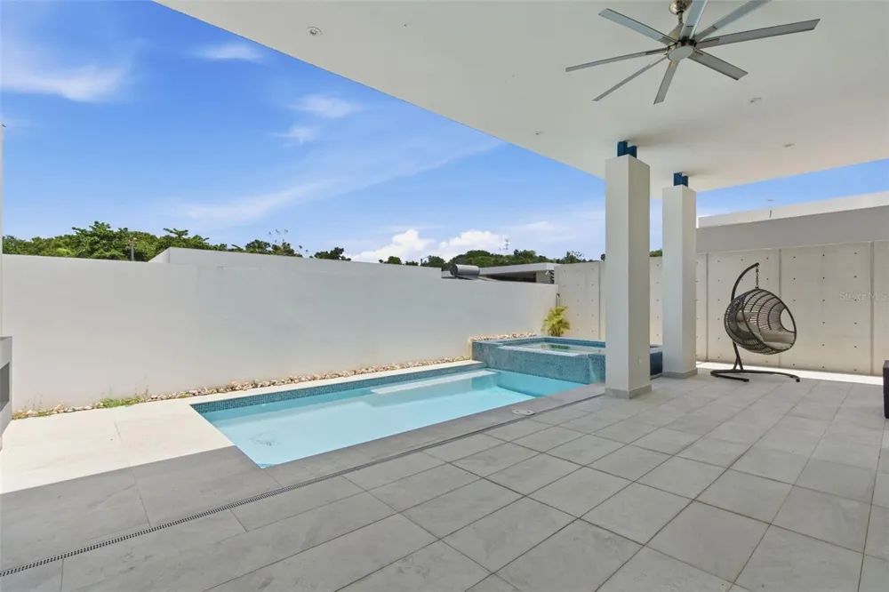 MONTECIELO LYRA ST. Guaynabo, PR 00971
