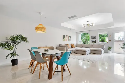 2704 NE 184th Ter