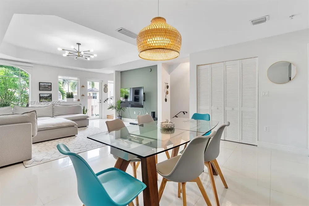 2704 NE 184th Ter Aventura, FL 33160