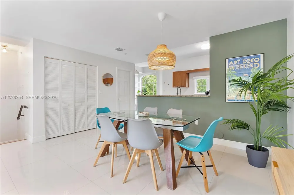 2704 NE 184th Ter Aventura, FL 33160