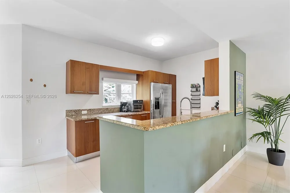 2704 NE 184th Ter Aventura, FL 33160