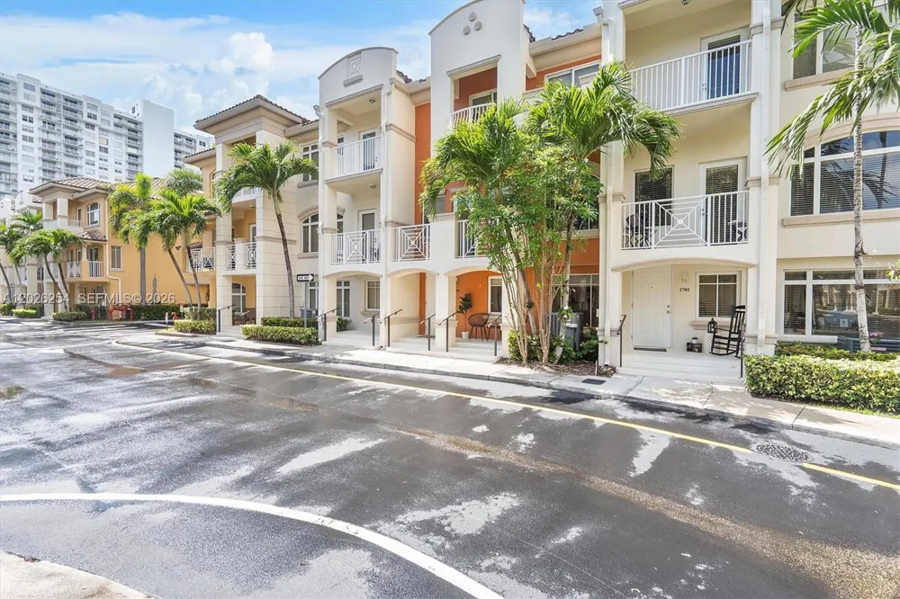 2704 NE 184th Ter Aventura, FL 33160