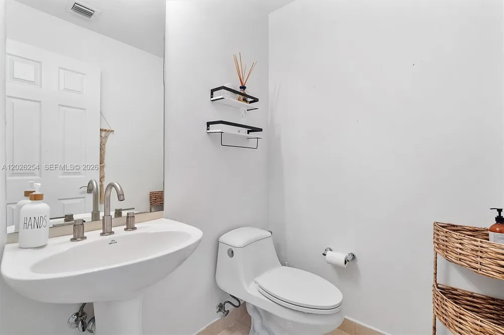 2704 NE 184th Ter Aventura, FL 33160