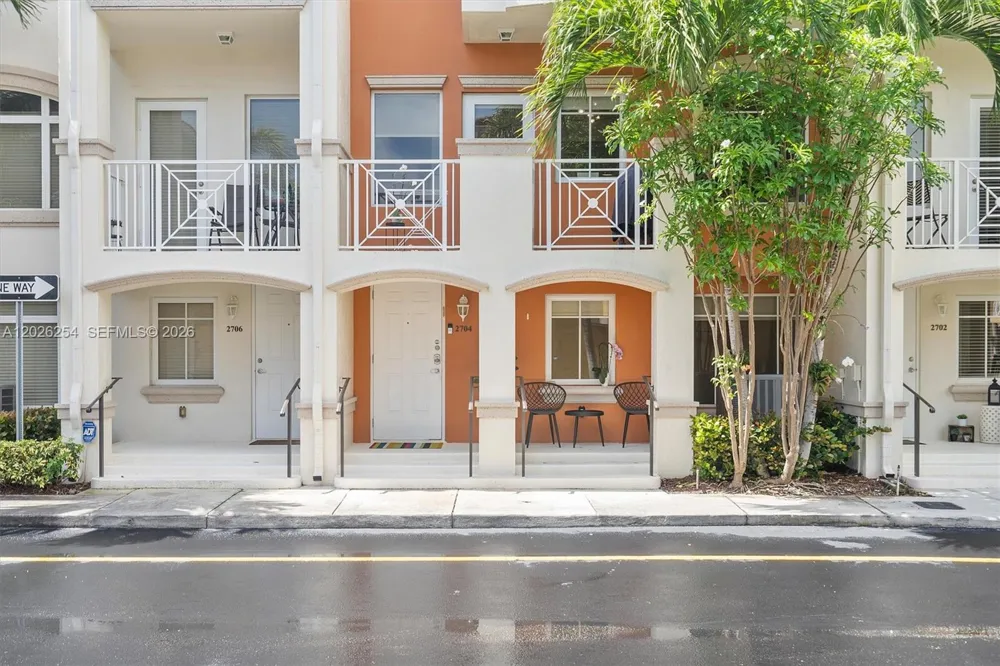 2704 NE 184th Ter Aventura, FL 33160