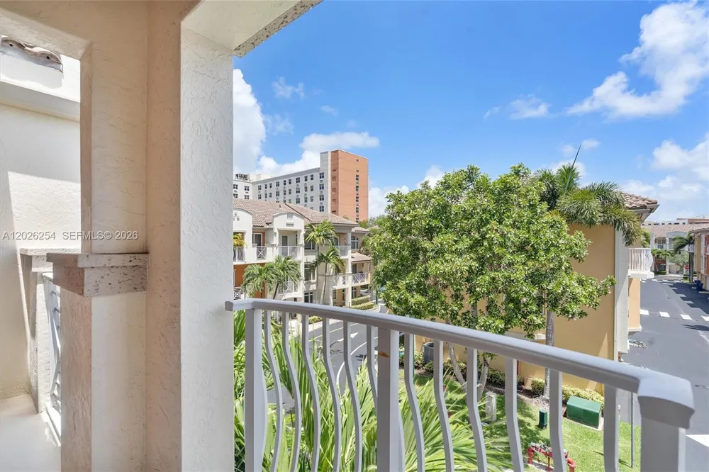 2704 NE 184th Ter Aventura, FL 33160
