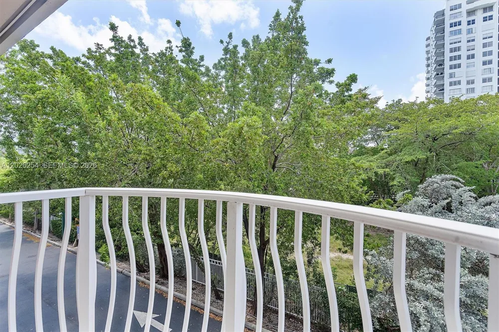 2704 NE 184th Ter Aventura, FL 33160