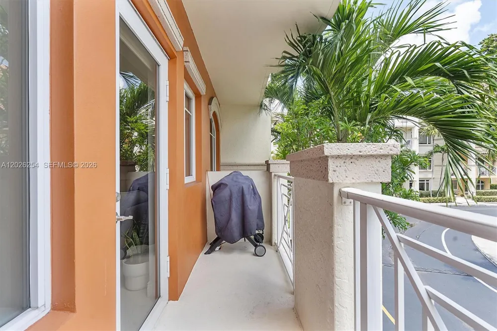 2704 NE 184th Ter Aventura, FL 33160